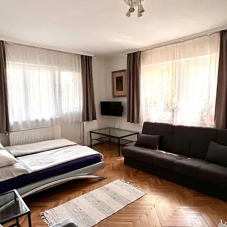 Tisch Vendeghaz Guest house