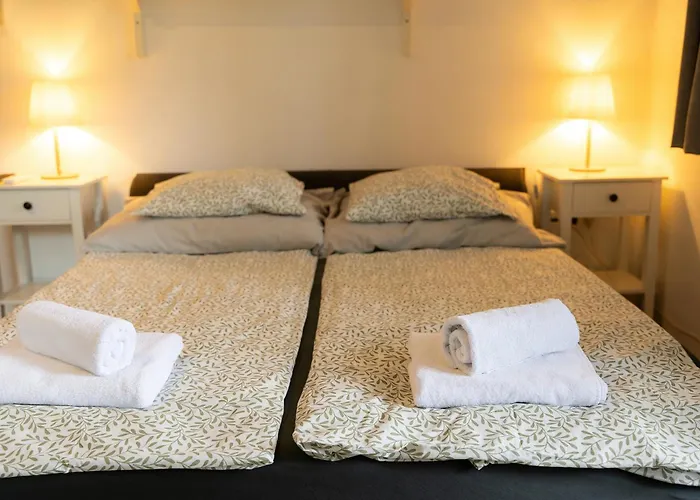 Tisch Vendeghaz 4*
